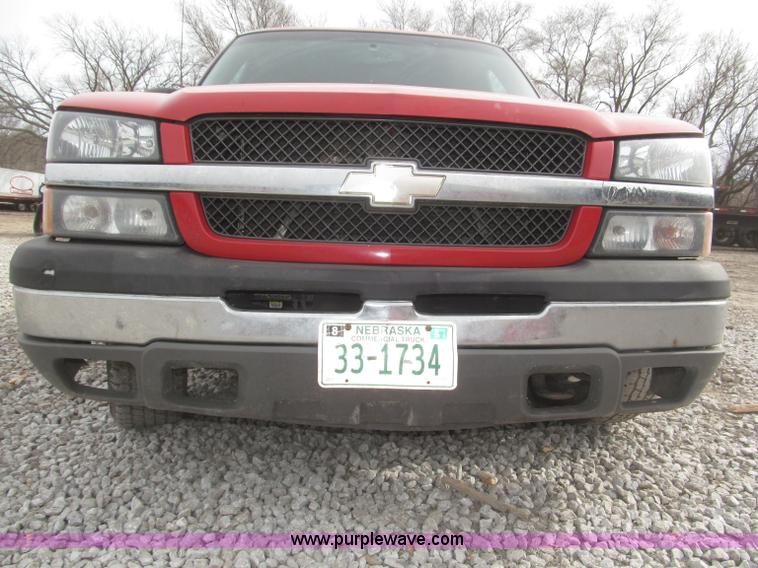 image for item B5382 2003 Chevrolet Silverado 1500 LS Extended Cab pickup truck