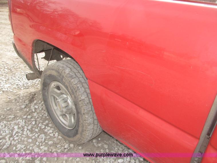 image for item B5382 2003 Chevrolet Silverado 1500 LS Extended Cab pickup truck