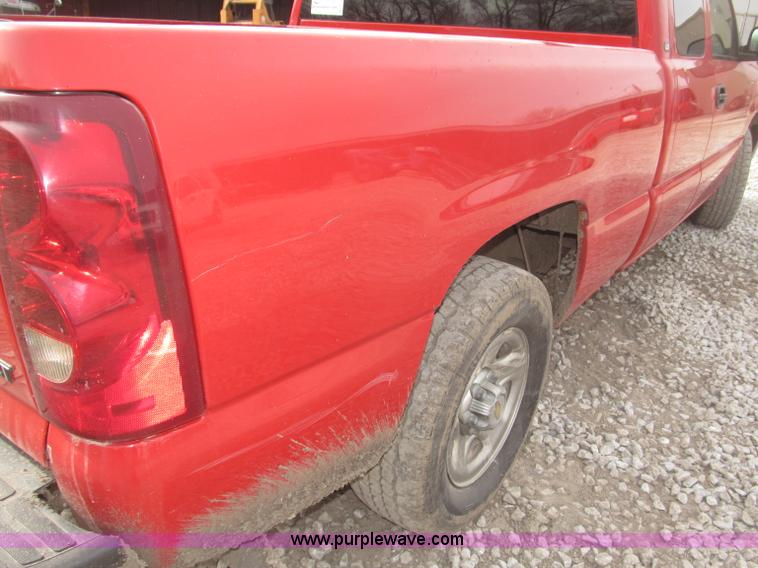 image for item B5382 2003 Chevrolet Silverado 1500 LS Extended Cab pickup truck