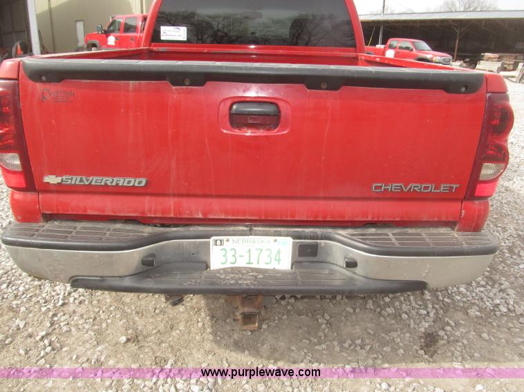 image for item B5382 2003 Chevrolet Silverado 1500 LS Extended Cab pickup truck