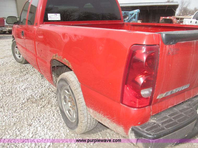 image for item B5382 2003 Chevrolet Silverado 1500 LS Extended Cab pickup truck