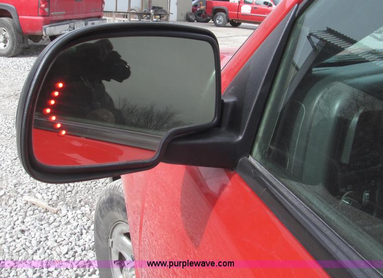 image for item B5382 2003 Chevrolet Silverado 1500 LS Extended Cab pickup truck