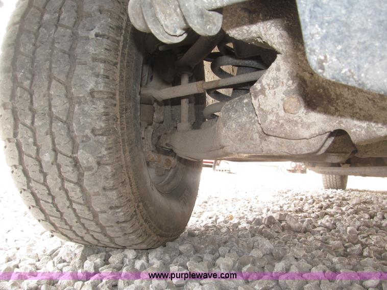 image for item B5382 2003 Chevrolet Silverado 1500 LS Extended Cab pickup truck