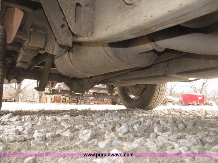 image for item B5382 2003 Chevrolet Silverado 1500 LS Extended Cab pickup truck