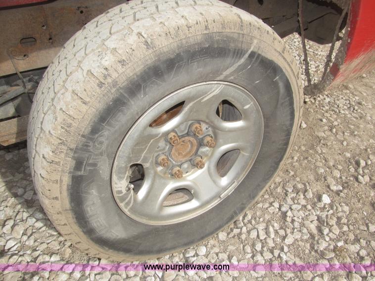 image for item B5382 2003 Chevrolet Silverado 1500 LS Extended Cab pickup truck