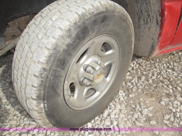 image for item B5382 2003 Chevrolet Silverado 1500 LS Extended Cab pickup truck