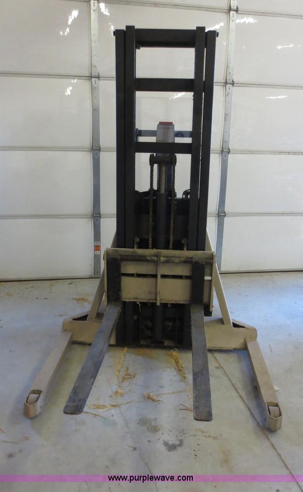 image for item D5762 1979 Crown forklift