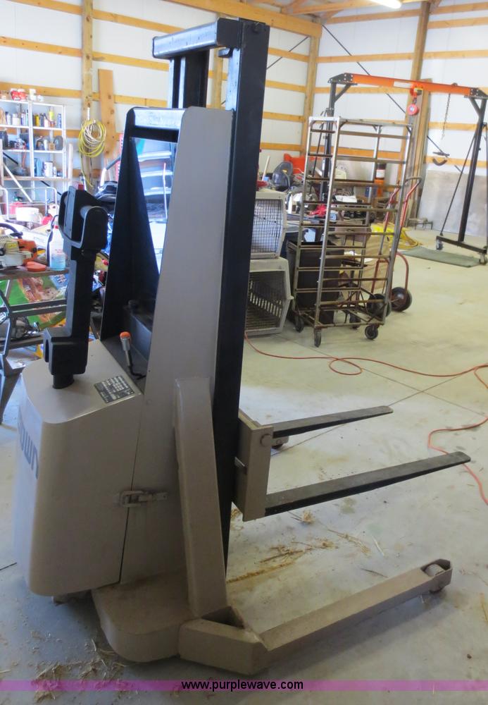 image for item D5762 1979 Crown forklift