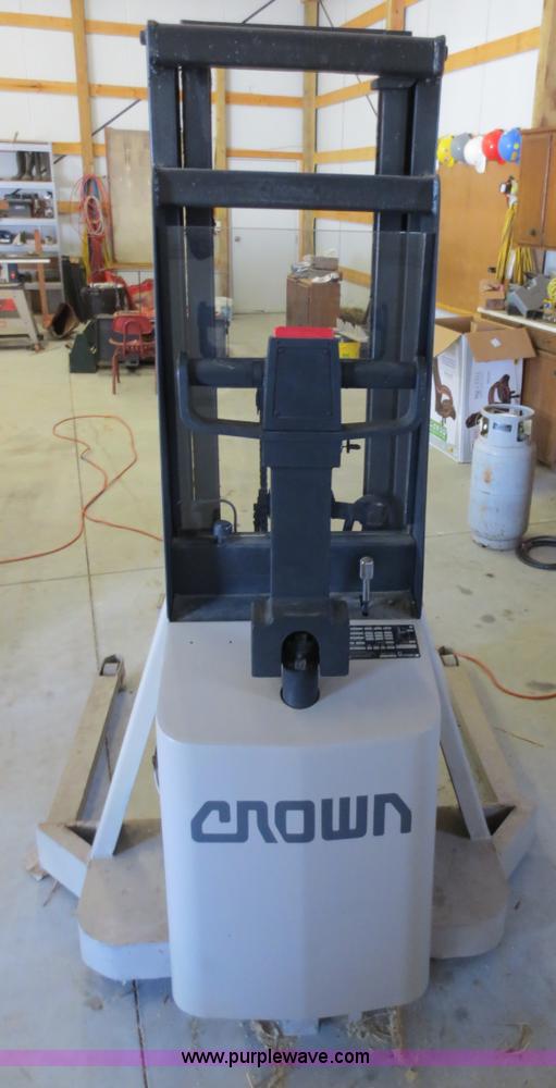 image for item D5762 1979 Crown forklift