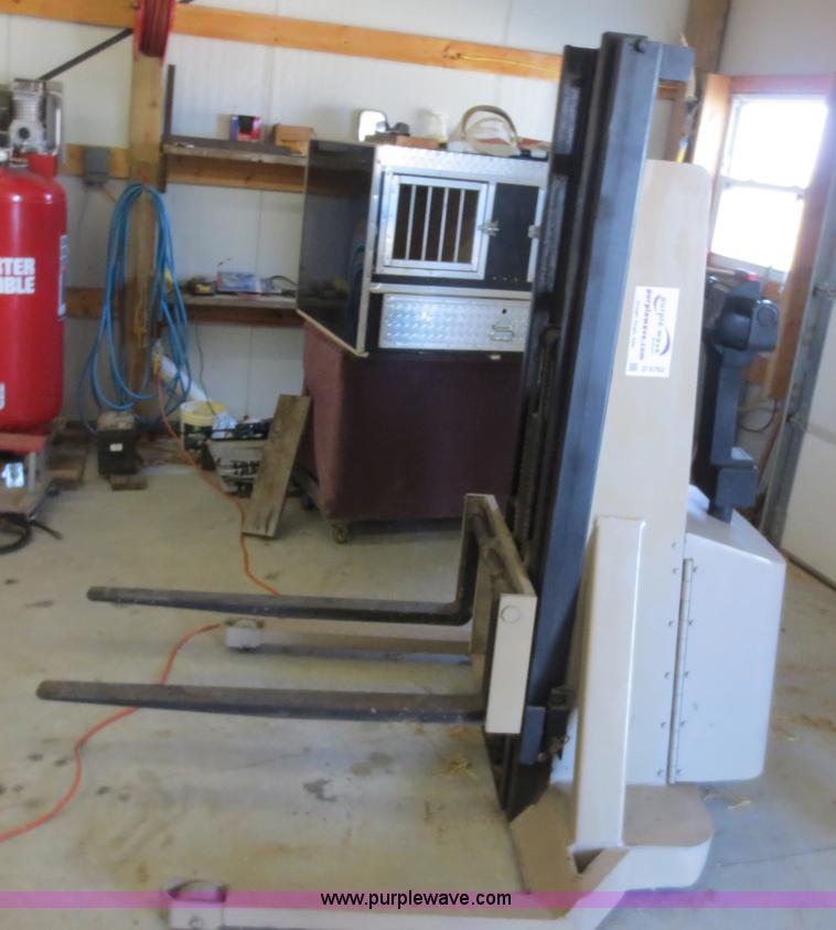 image for item D5762 1979 Crown forklift