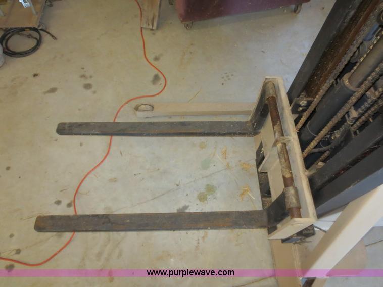 image for item D5762 1979 Crown forklift