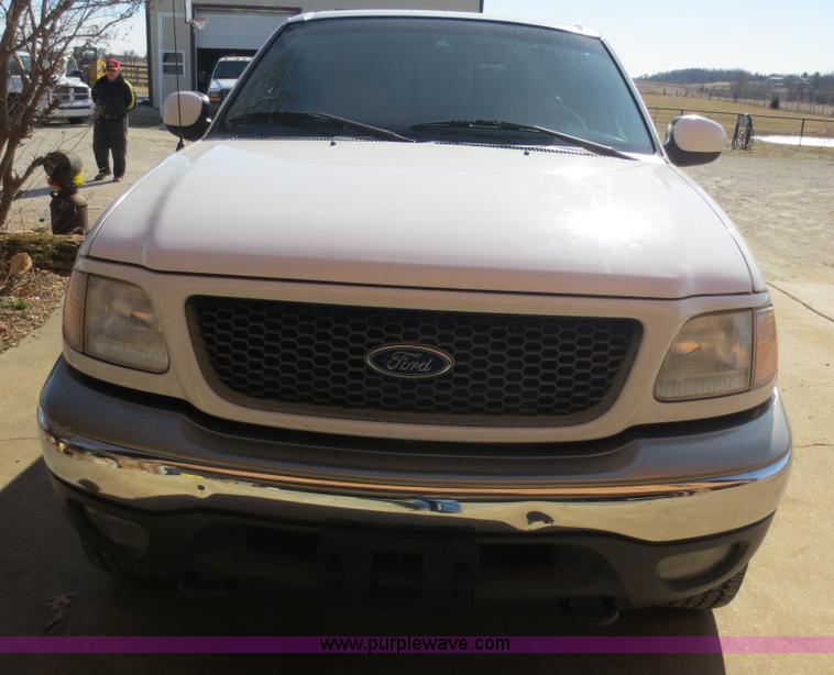 image for item D5763 2001 Ford F150 Lariat SuperCrew pickup truck