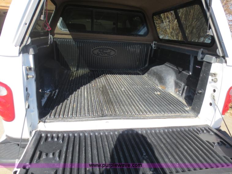 image for item D5763 2001 Ford F150 Lariat SuperCrew pickup truck