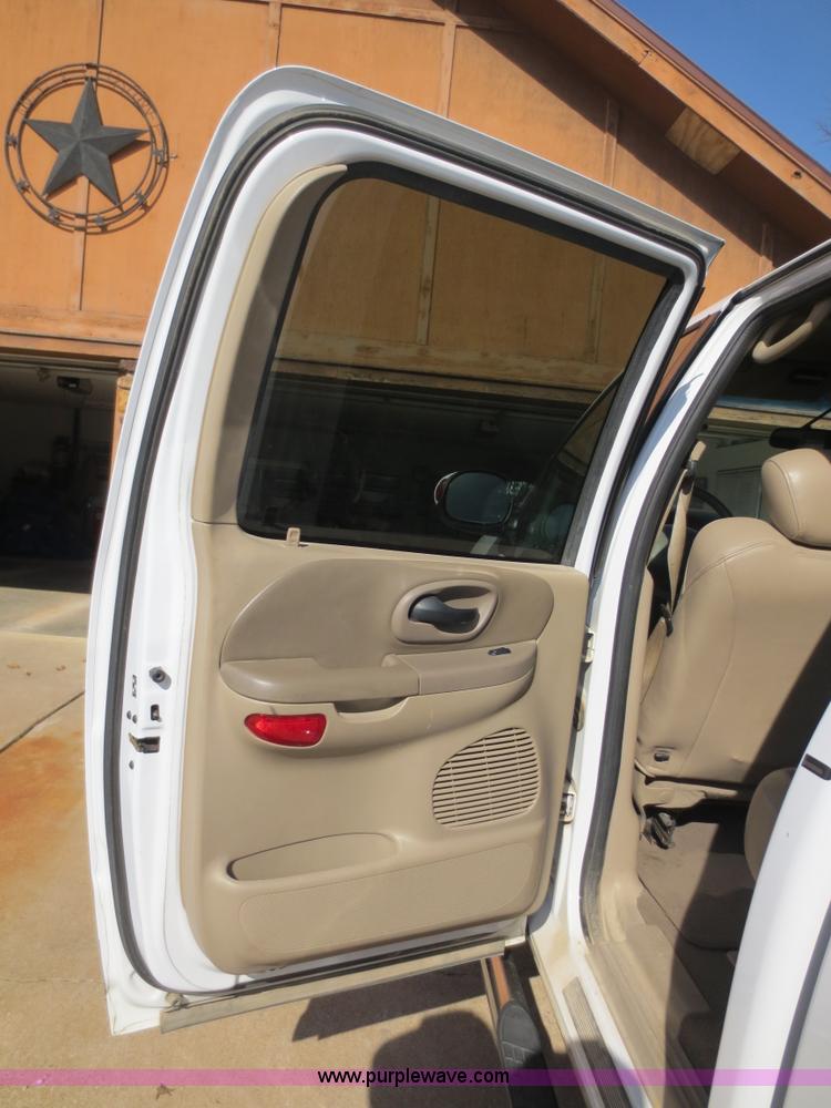 image for item D5763 2001 Ford F150 Lariat SuperCrew pickup truck