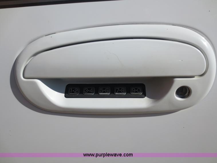 image for item D5763 2001 Ford F150 Lariat SuperCrew pickup truck