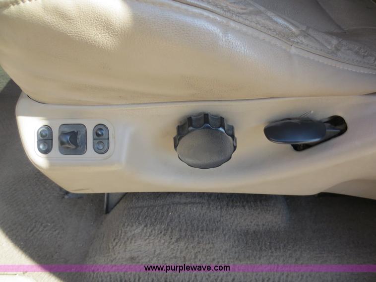 image for item D5763 2001 Ford F150 Lariat SuperCrew pickup truck