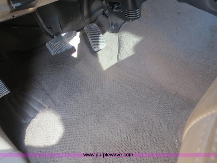 image for item D5763 2001 Ford F150 Lariat SuperCrew pickup truck