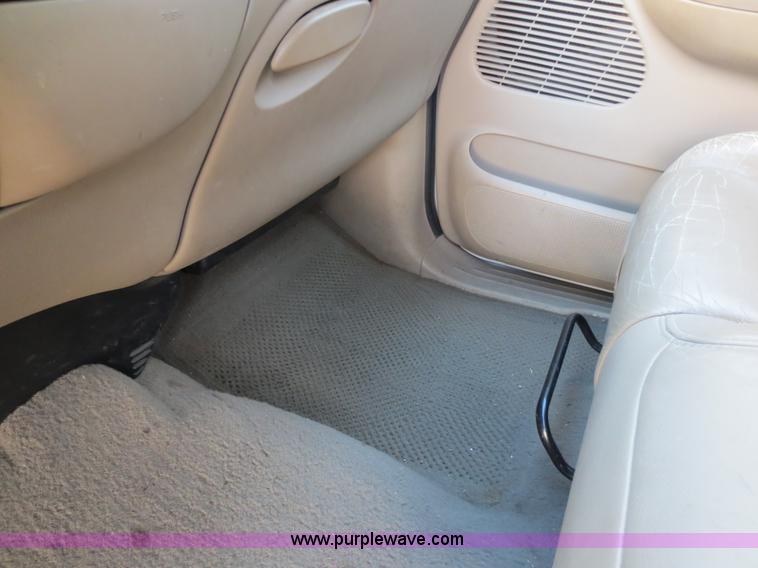 image for item D5763 2001 Ford F150 Lariat SuperCrew pickup truck