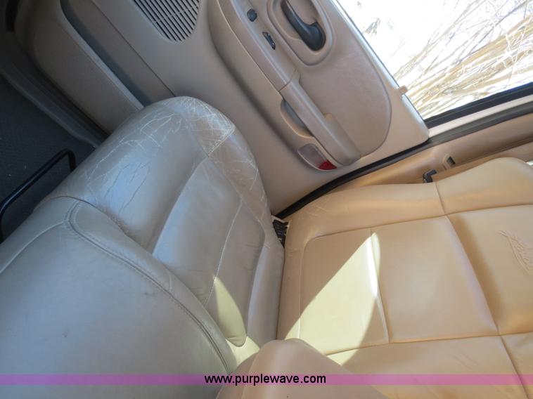 image for item D5763 2001 Ford F150 Lariat SuperCrew pickup truck