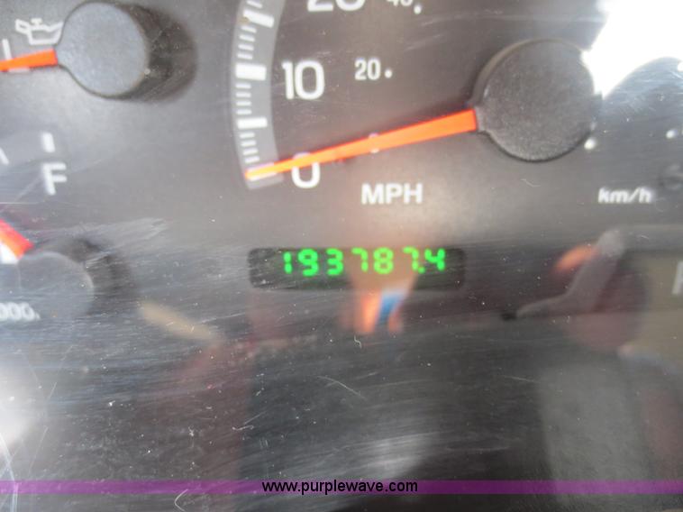 image for item D5763 2001 Ford F150 Lariat SuperCrew pickup truck