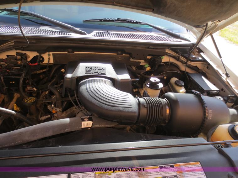 image for item D5763 2001 Ford F150 Lariat SuperCrew pickup truck