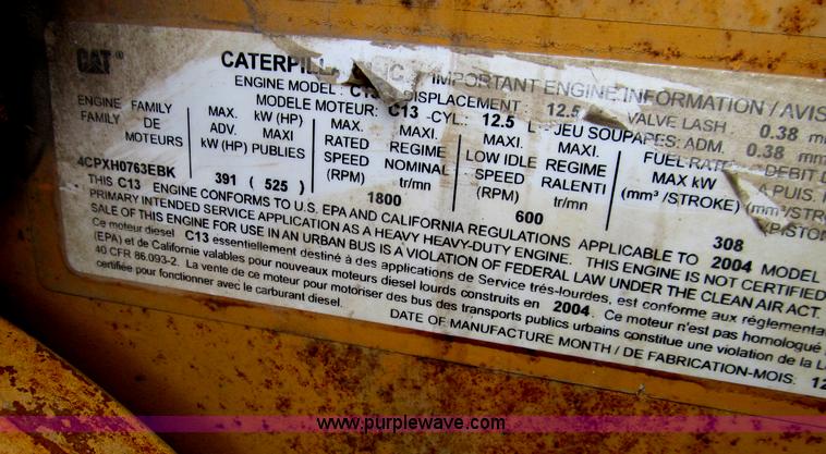 image for item D7157 2004 Kenworth T800 semi truck