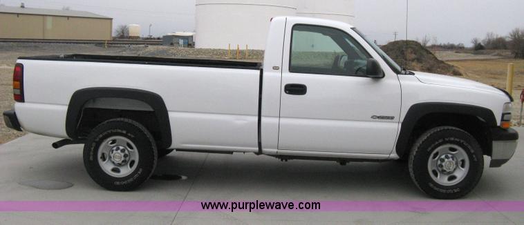 image for item E3081 2002 Chevrolet Silverado 2500 pickup truck