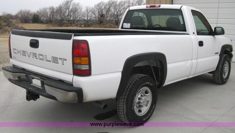 image for item E3081 2002 Chevrolet Silverado 2500 pickup truck