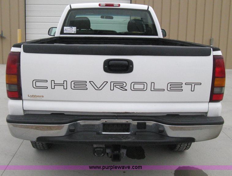 image for item E3081 2002 Chevrolet Silverado 2500 pickup truck