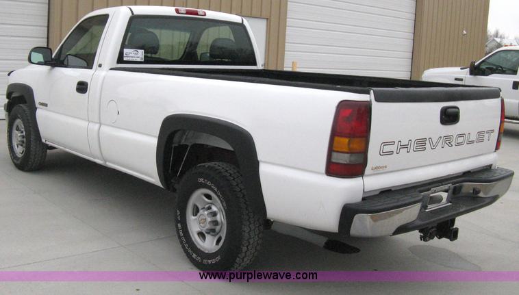 image for item E3081 2002 Chevrolet Silverado 2500 pickup truck