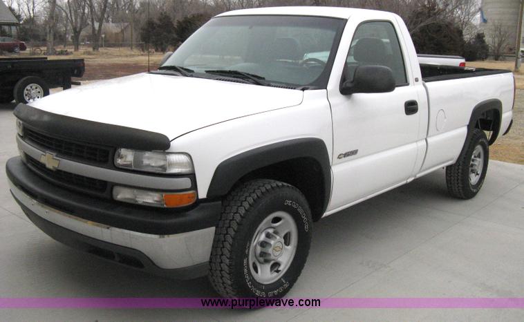 image for item E3081 2002 Chevrolet Silverado 2500 pickup truck