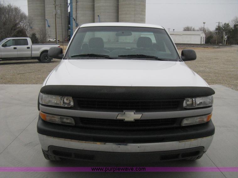 image for item E3081 2002 Chevrolet Silverado 2500 pickup truck