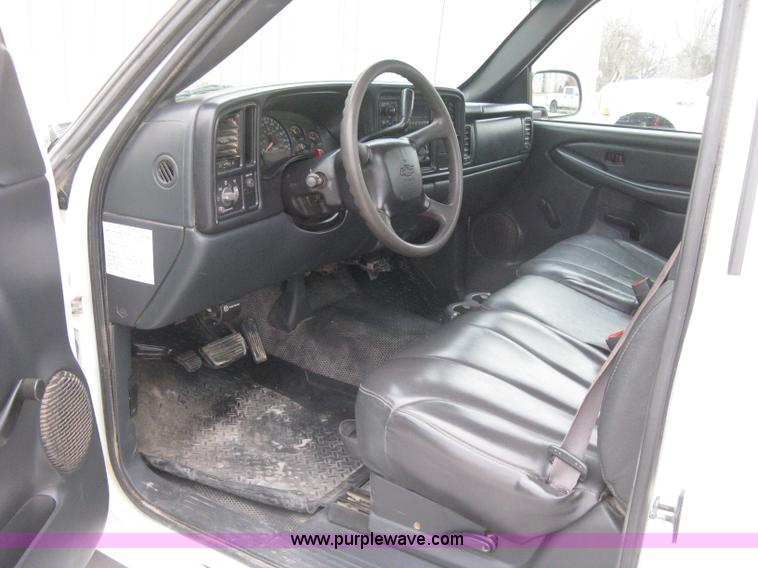 image for item E3081 2002 Chevrolet Silverado 2500 pickup truck