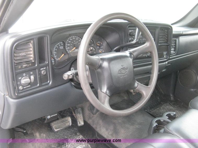 image for item E3081 2002 Chevrolet Silverado 2500 pickup truck