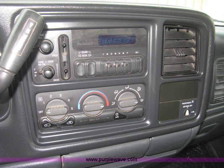 image for item E3081 2002 Chevrolet Silverado 2500 pickup truck