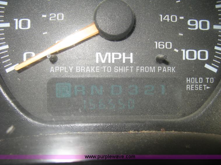 image for item E3081 2002 Chevrolet Silverado 2500 pickup truck