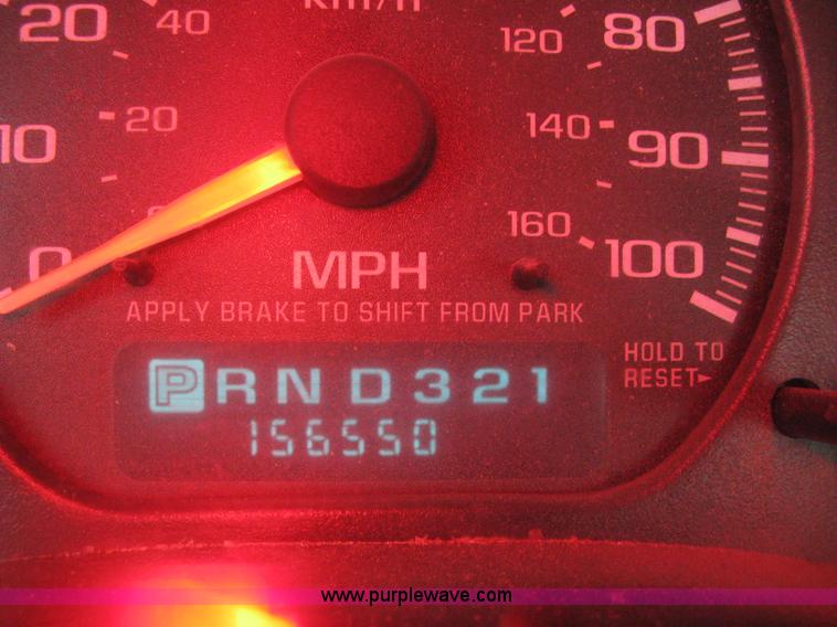 image for item E3081 2002 Chevrolet Silverado 2500 pickup truck