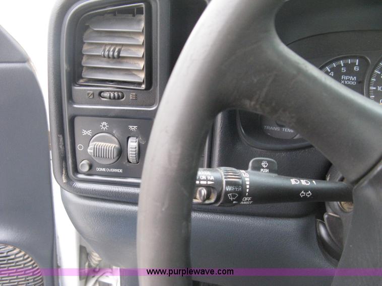 image for item E3081 2002 Chevrolet Silverado 2500 pickup truck