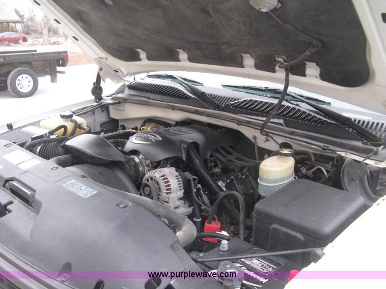 image for item E3081 2002 Chevrolet Silverado 2500 pickup truck