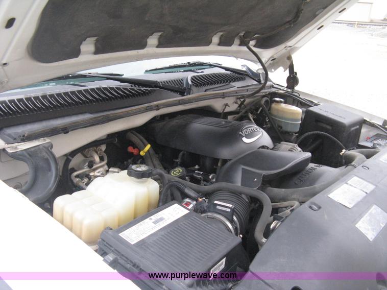 image for item E3081 2002 Chevrolet Silverado 2500 pickup truck