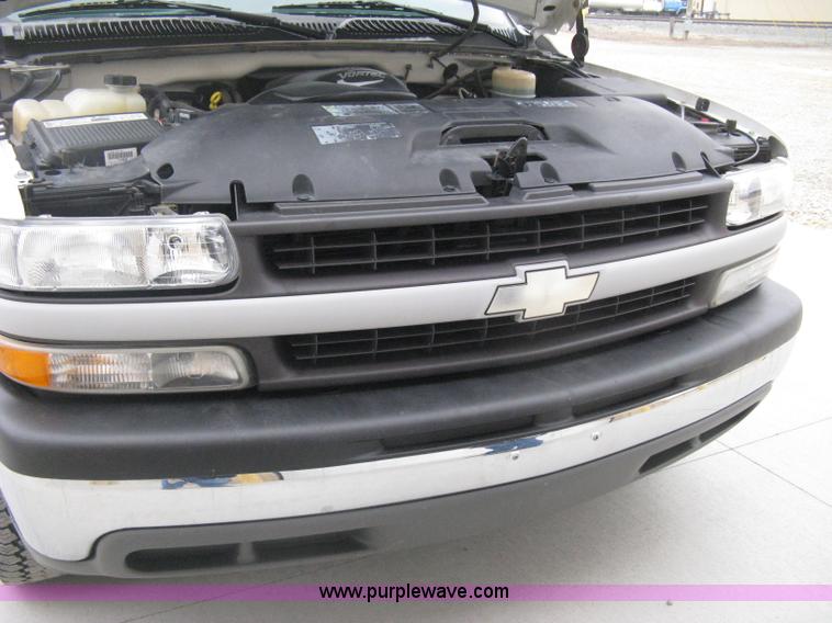 image for item E3081 2002 Chevrolet Silverado 2500 pickup truck