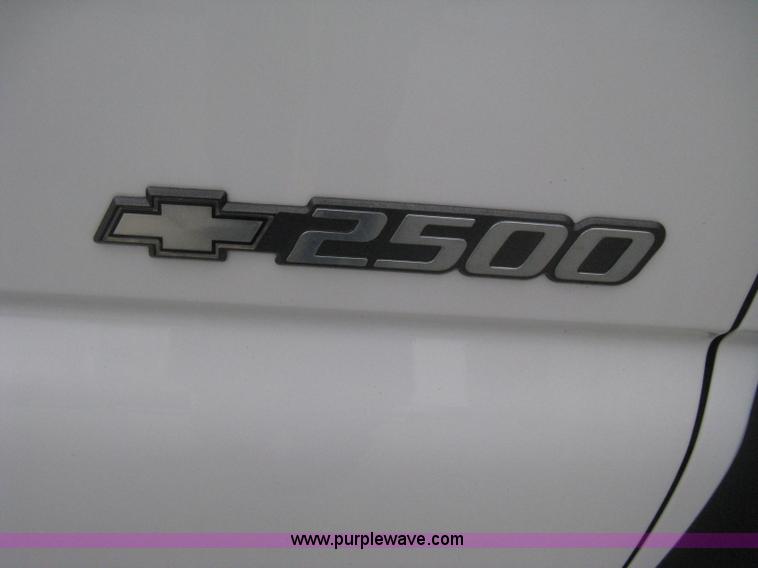 image for item E3081 2002 Chevrolet Silverado 2500 pickup truck