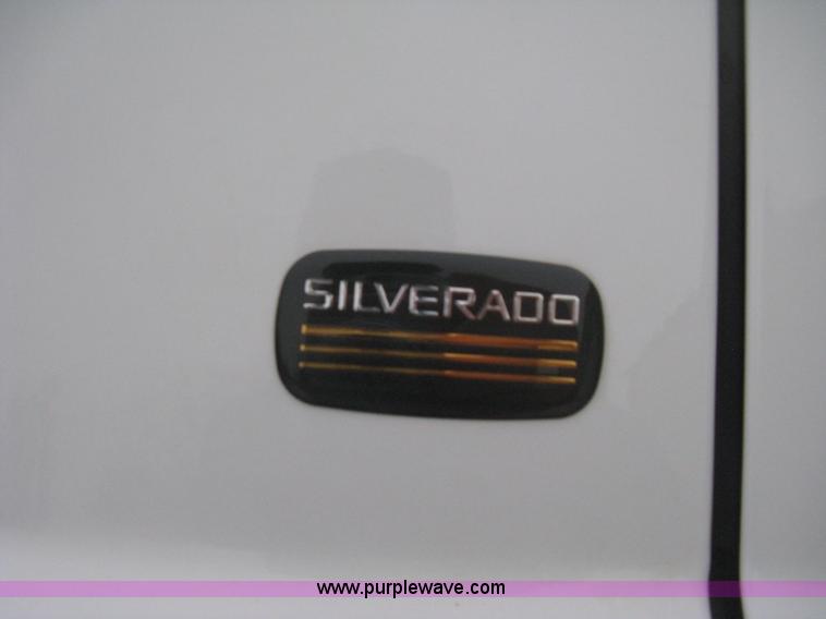 image for item E3081 2002 Chevrolet Silverado 2500 pickup truck