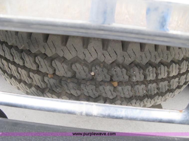 image for item E3081 2002 Chevrolet Silverado 2500 pickup truck