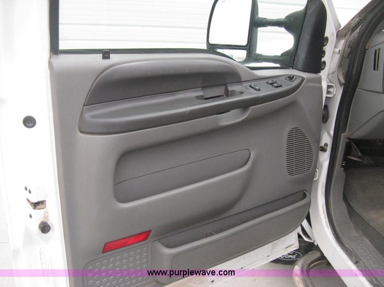 image for item E3082 2004 Ford F250 XLT Super Duty flatbed truck