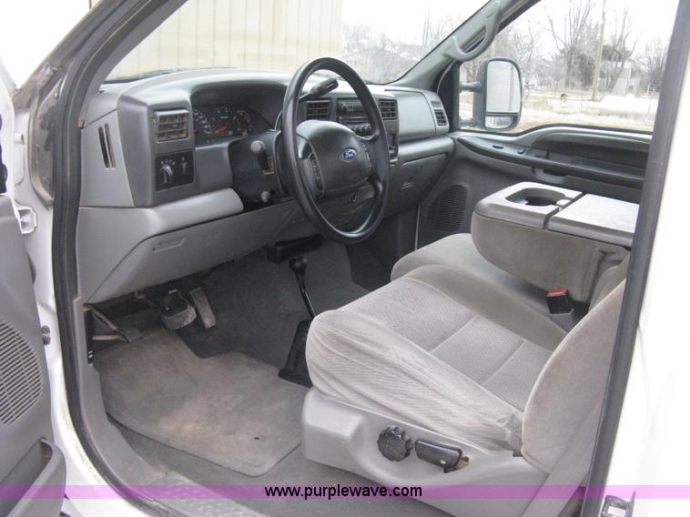 image for item E3082 2004 Ford F250 XLT Super Duty flatbed truck