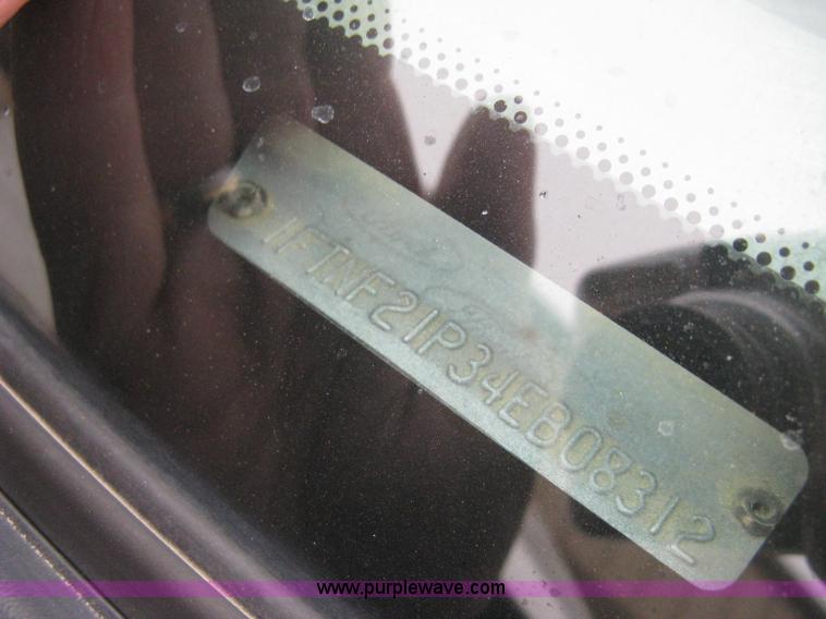 image for item E3082 2004 Ford F250 XLT Super Duty flatbed truck