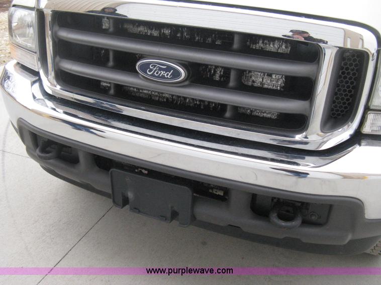 image for item E3082 2004 Ford F250 XLT Super Duty flatbed truck