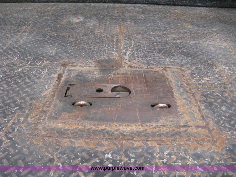 image for item E3082 2004 Ford F250 XLT Super Duty flatbed truck