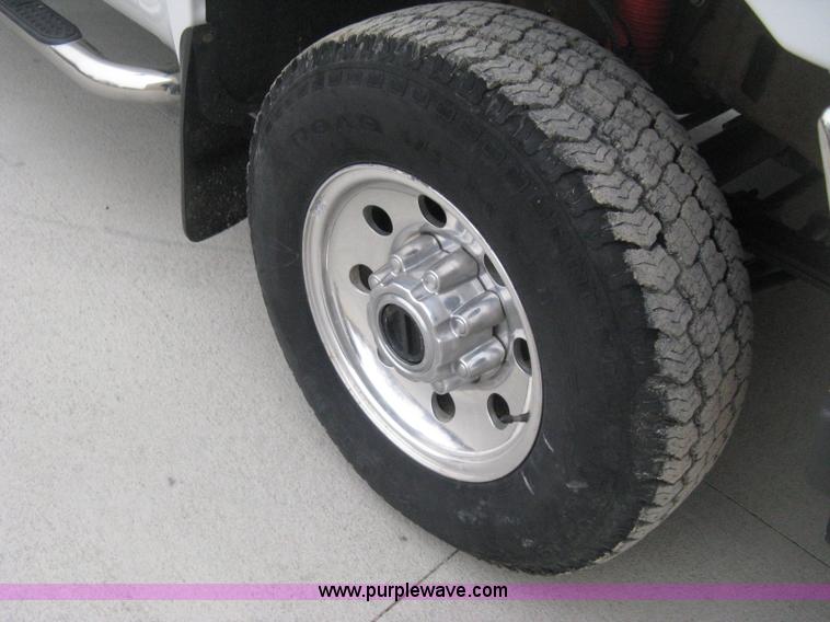 image for item E3082 2004 Ford F250 XLT Super Duty flatbed truck